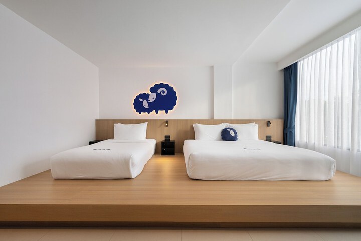 Room 30 of 106