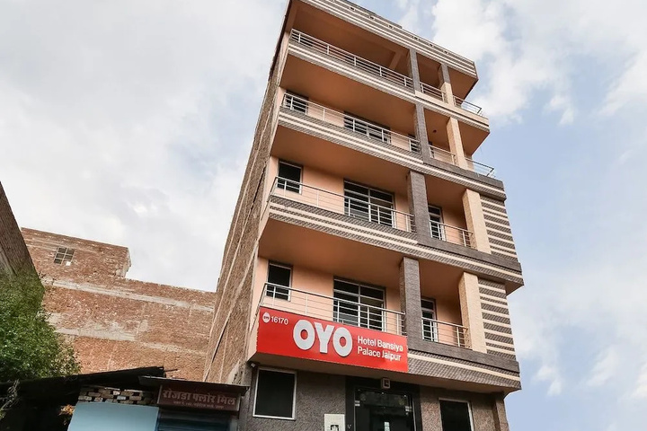 OYO 16170 Bansiya Palace