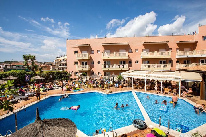 Hotel with Pool
