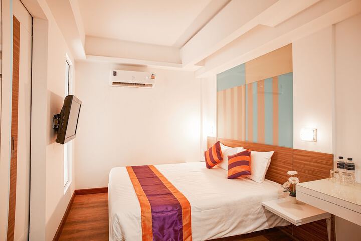 Room 13 of 30