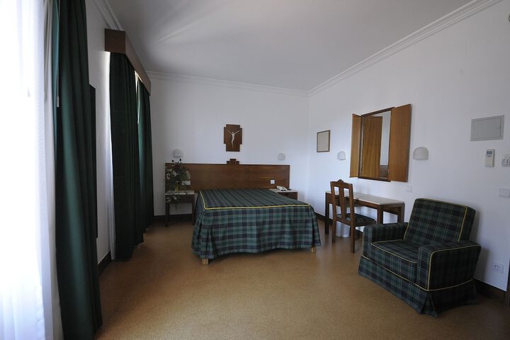 Room 11 of 64