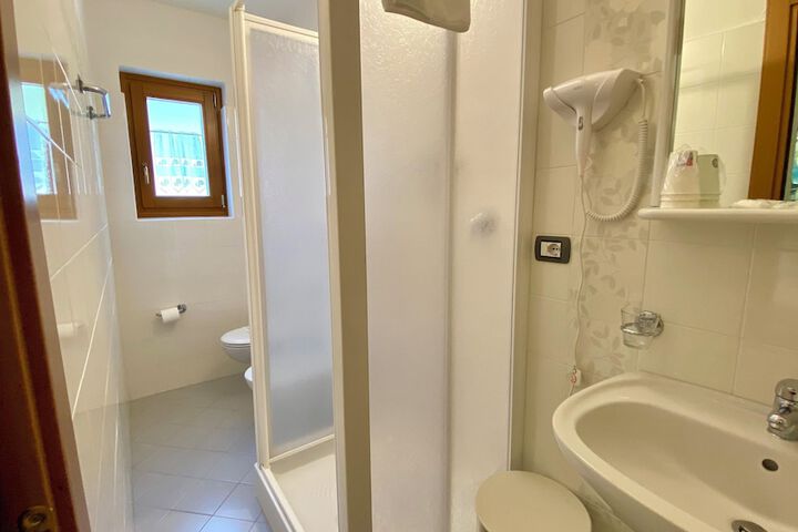 Room 95 of 148