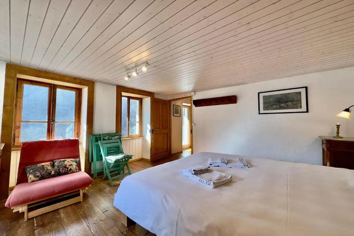 Room 5 of 14