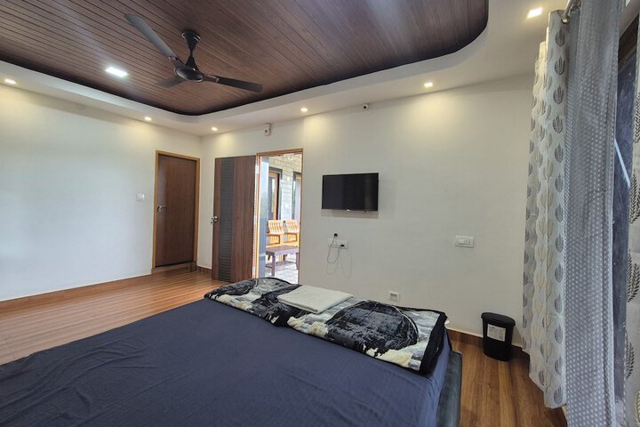 Room 7 of 28