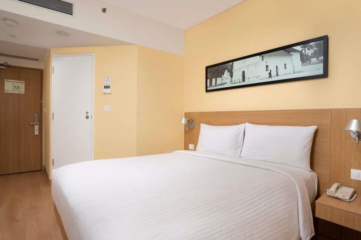 Room 9 of 47