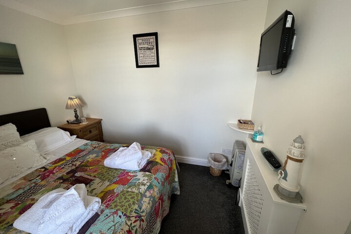 Room 11 of 30