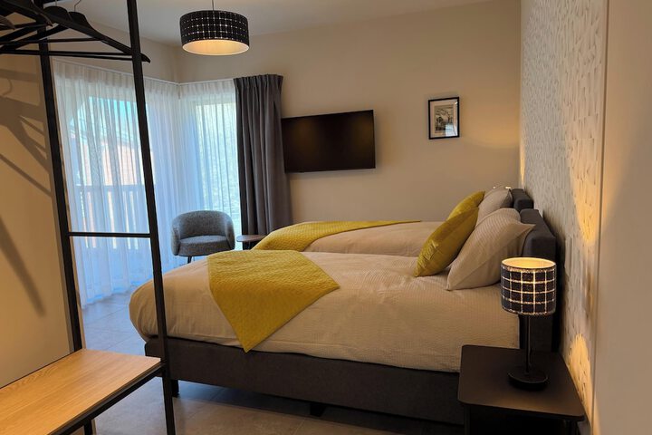 Room 4 of 37
