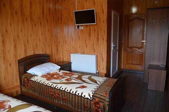 Room 16 of 46