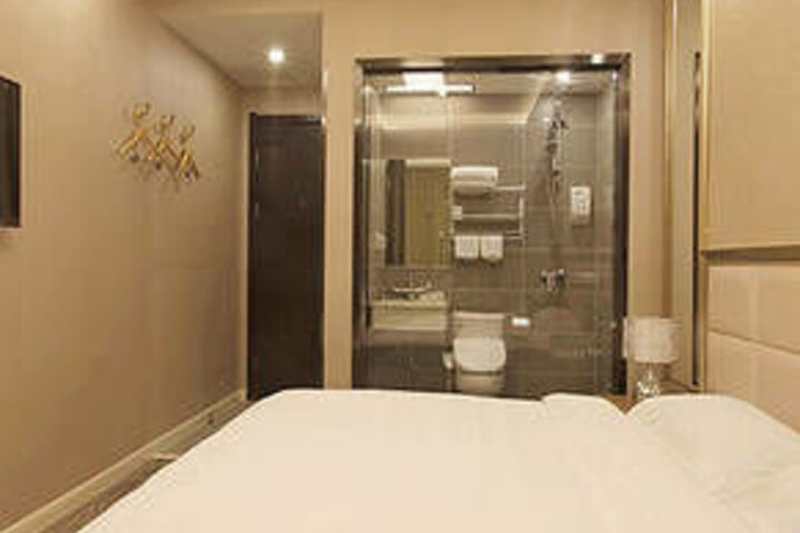 Room 14 of 25