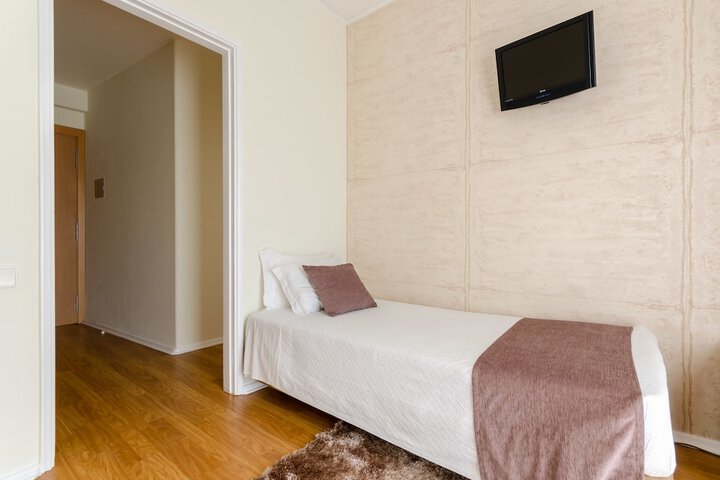 Room 12 of 108