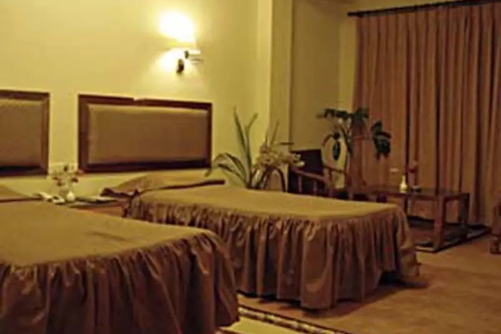 Room 5 of 11
