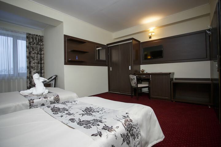 Room 70 of 106