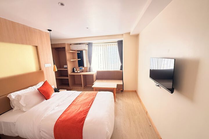 Room 3 of 39