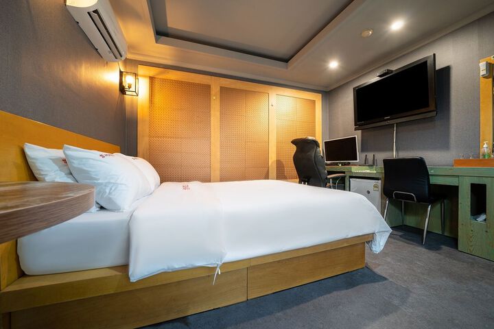 Room 104 of 128