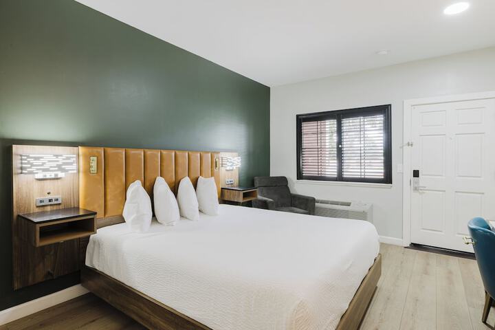 Room 27 of 60