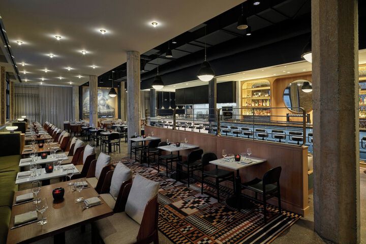 Dining 70 of 77