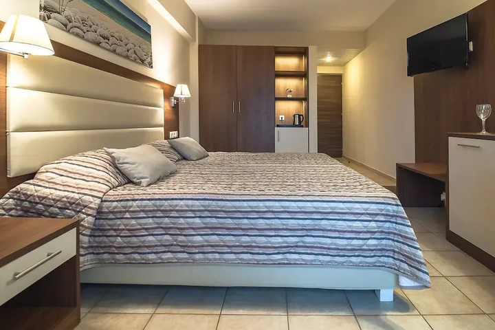 Room 5 of 30