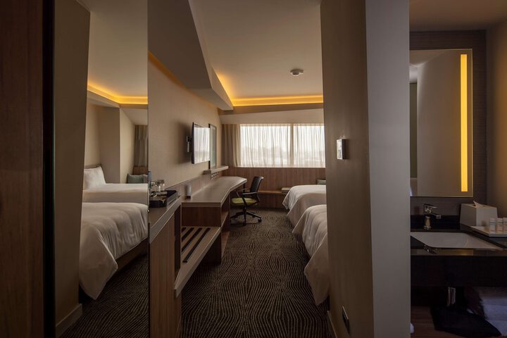 Room 31 of 77