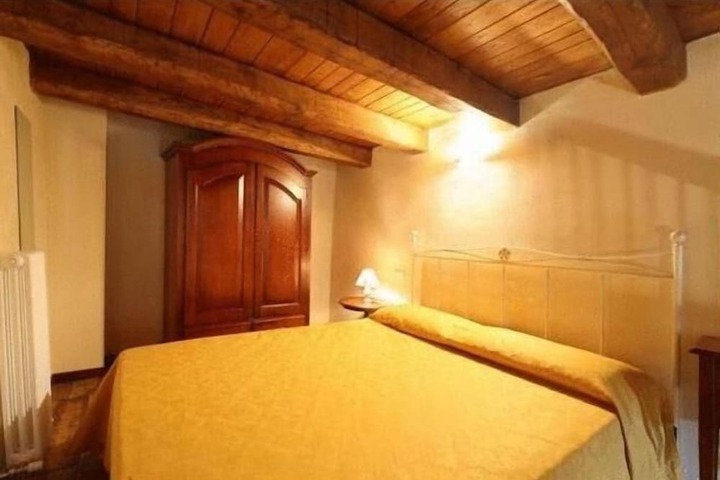 Room 9 of 36