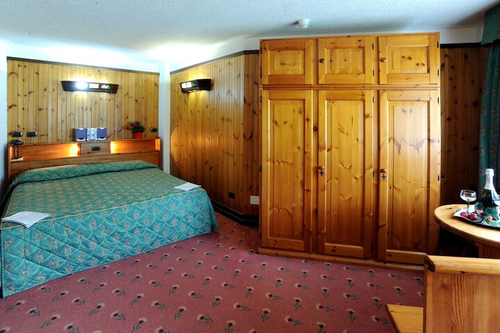 Room 8 of 44