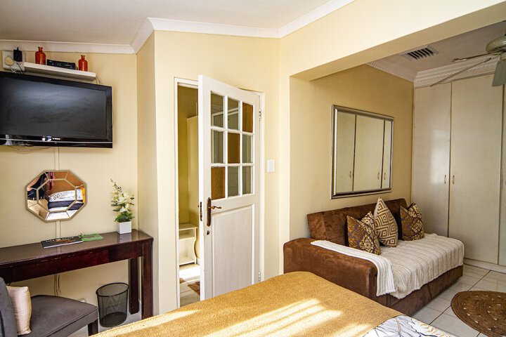 Room 16 of 104