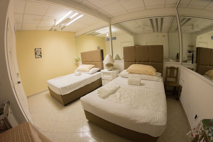 Room 25 of 47