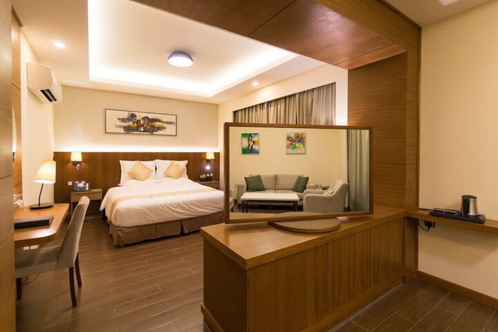 Room 3 of 86