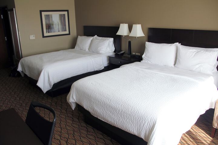 Standard 2 Queen Beds Accessible (20 of 31)