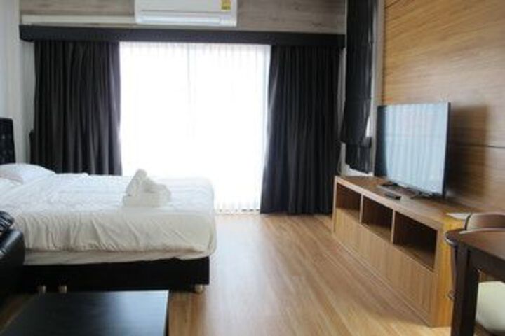 Room 13 of 32