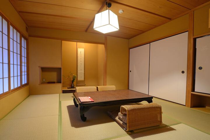 Room 15 of 332
