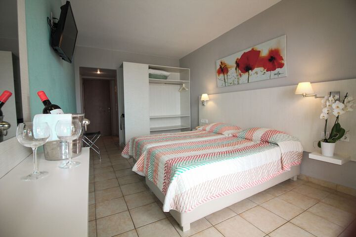 Room 5 of 90