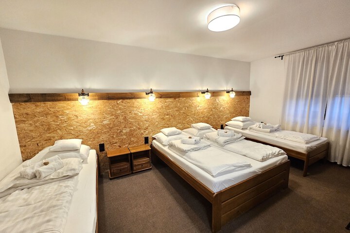Room 32 of 73