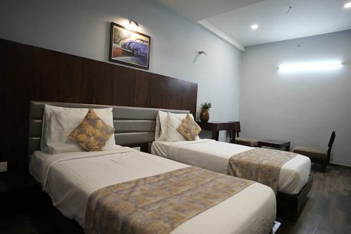 Room 5 of 11