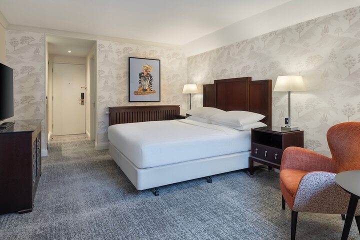 Room 13 of 106