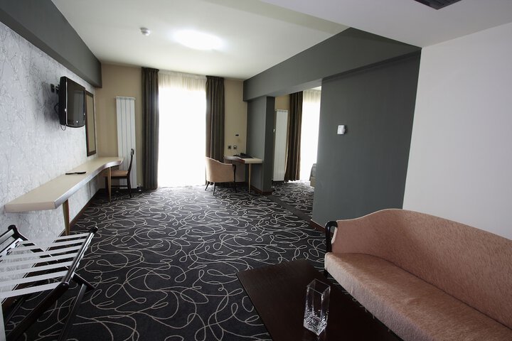 Room 44 of 144