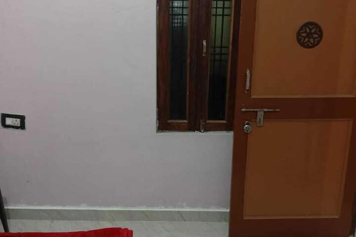 Room 9 of 24