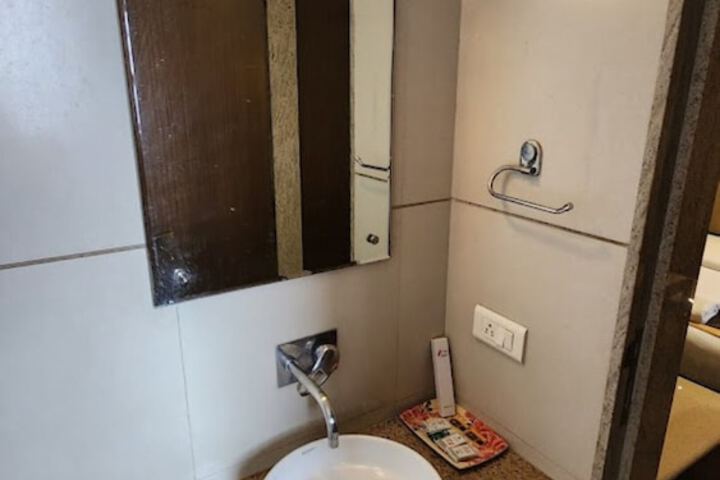 Room 15 of 16