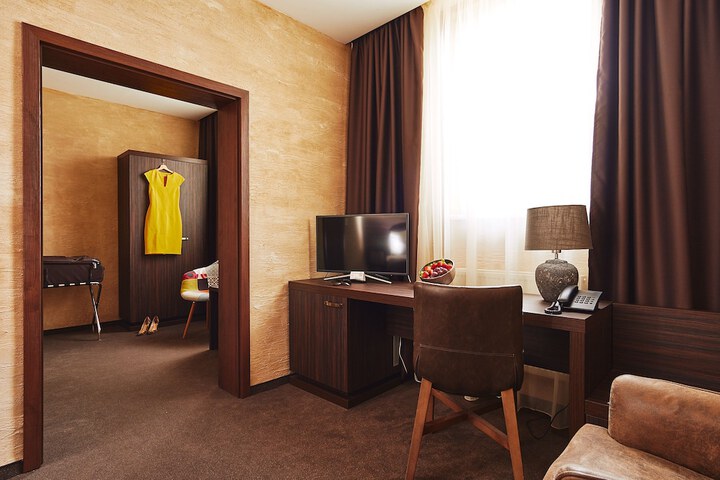 Room 10 of 81