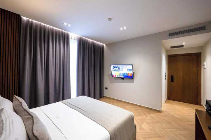 Room 83 of 265