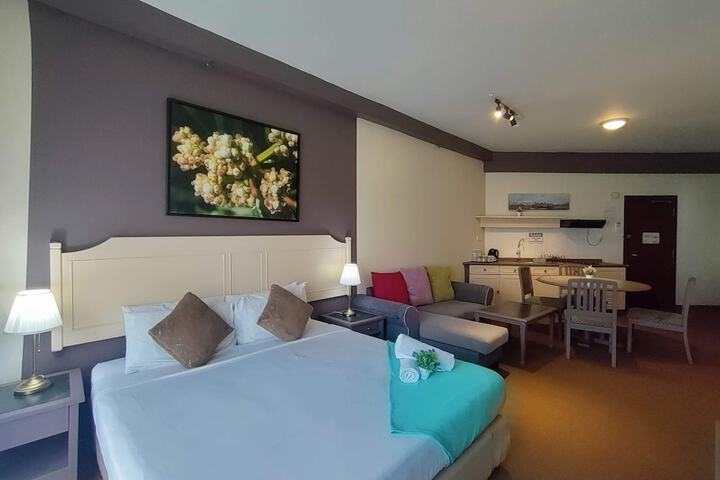 Room 120 of 650