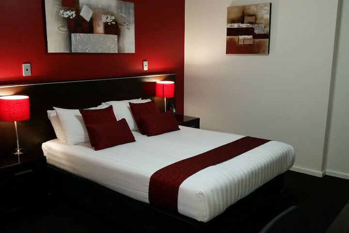 Room 18 of 159