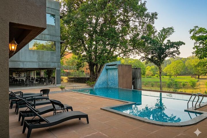 Pool 52 of 76