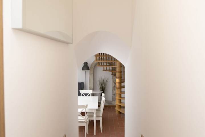 Room 2 of 44
