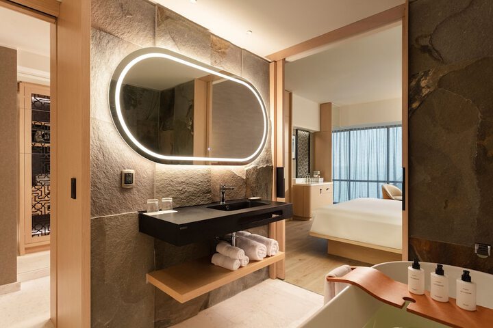 Room 72 of 196