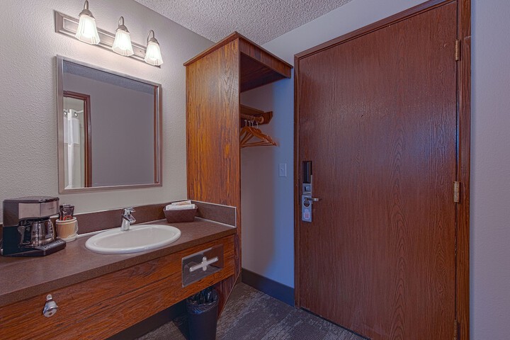 Room 8 of 11