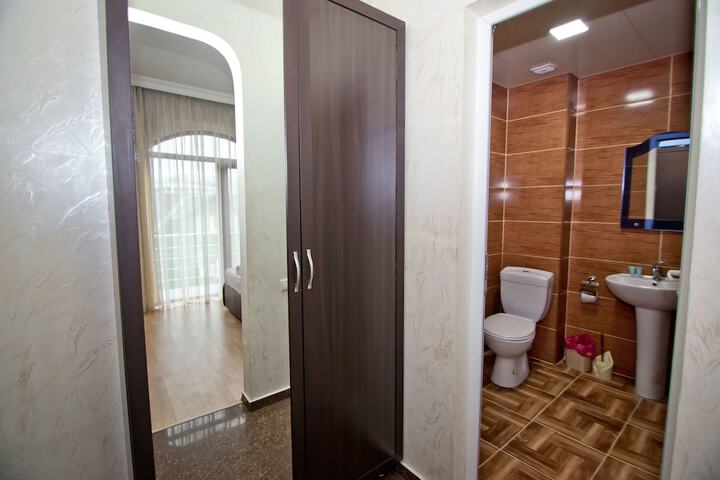 Room 80 of 93