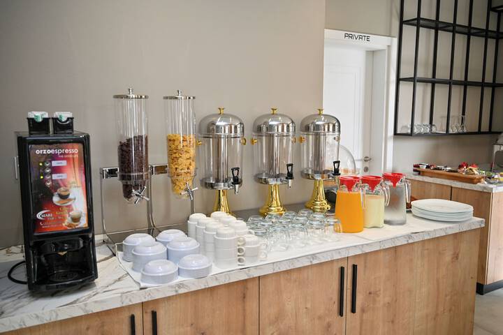 Breakfast/Coffee Service 31 of 34