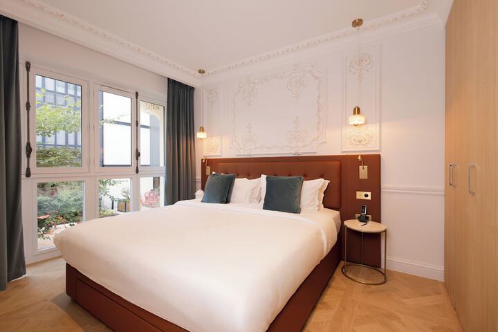 Room 5 of 32