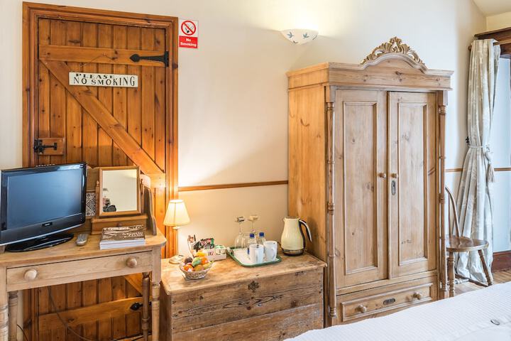Beeches Farmhouse Country Cottages &  Rooms in Bradford-on-Avon
