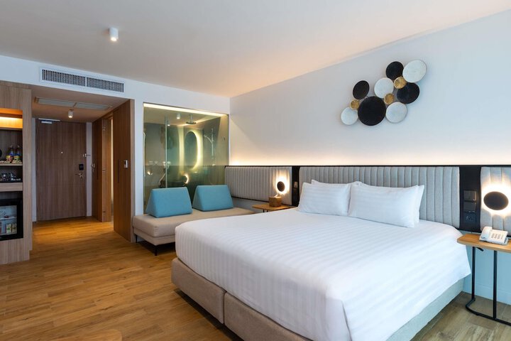 Room 25 of 132